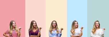 Renkli çizgiler üzerinde güzel genç kadın kolaj mutlu yüz görünümlü ve başparmak yukarı ile yan işaret ile gülümseyen izole arka plan.