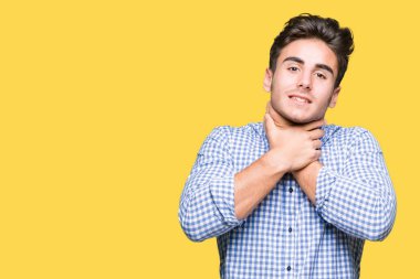 Genç yakışıklı iş dostum yalıtılmış arka plan bağırarak üzerinde ve çünkü boğmak acı kendi ellerimle öldürürüm. Sağlık sorunu. Yaralarından ve intihar kavramı.