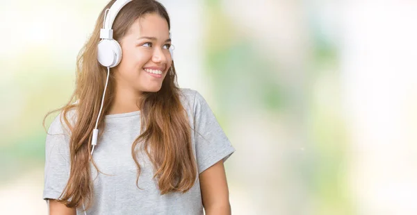 Giovane Bella Donna Con Cuffie Ascoltare Musica Sfondo Isolato Guardando — Foto Stock