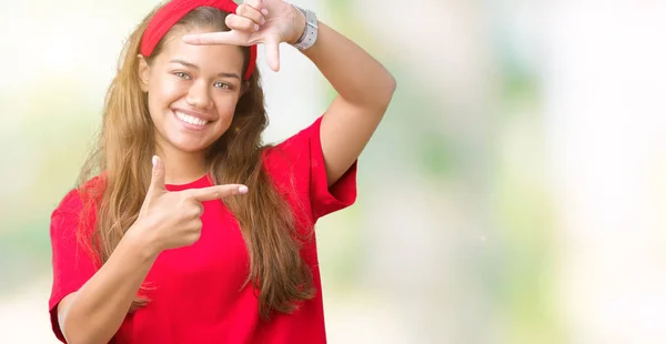 Jeune Belle Femme Brune Portant Shirt Rouge Sur Fond Isolé — Photo