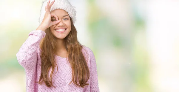 Jovem Bela Mulher Morena Vestindo Suéter Chapéu Inverno Sobre Fundo — Fotografia de Stock