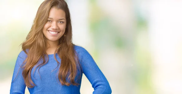 Joven Hermosa Morena Vistiendo Suéter Azul Sobre Fondo Aislado Las —  Fotos de Stock