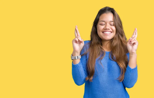 Jovem Bela Mulher Morena Vestindo Camisola Azul Sobre Fundo Isolado — Fotografia de Stock