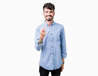 Genç yakışıklı iş adamı izole arka plan üzerinde Beckoning gel burada mutlu ve gülümseyerek el davet ile jest