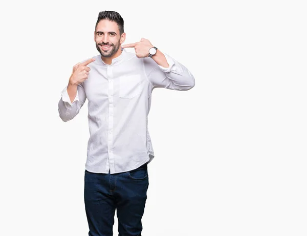 Joven Hombre Negocios Sobre Fondo Aislado Sonriendo Confiado Mostrando Señalando — Foto de Stock