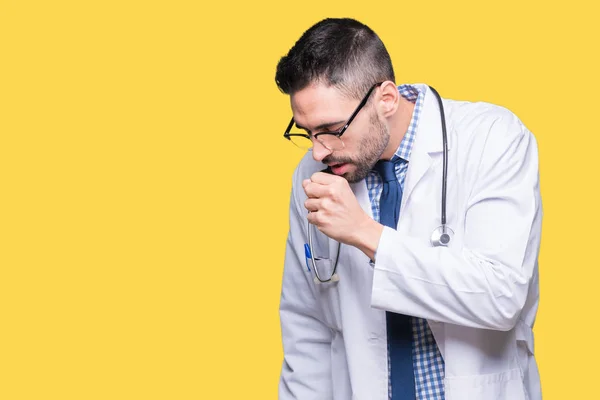 Knappe Jonge Dokter Man Geïsoleerde Achtergrond Gevoel Onwel Hoesten Als — Stockfoto