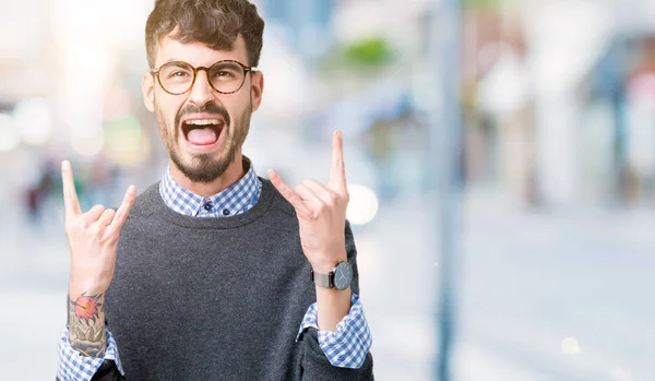 Junger Hübscher Smarter Mann Mit Brille Über Isoliertem Hintergrund Der — Stockfoto