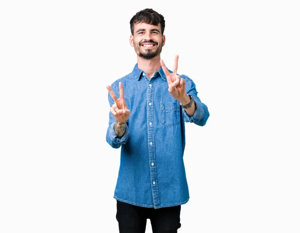 Jonge Knappe Man Geïsoleerde Achtergrond Glimlachend Naar Camera Kijkend Met — Stockfoto