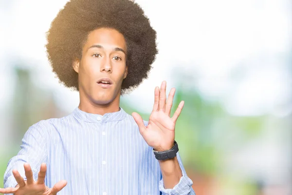 Americký Mladík Afro Vlasy Strach Hrůzu Strach Výraz Stop Gesto — Stock fotografie