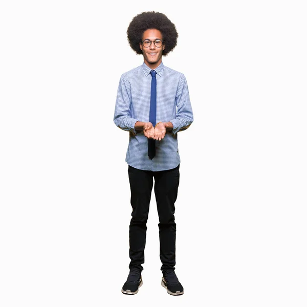 Jovem Homem Negócios Afro Americano Com Cabelo Afro Usando Óculos — Fotografia de Stock