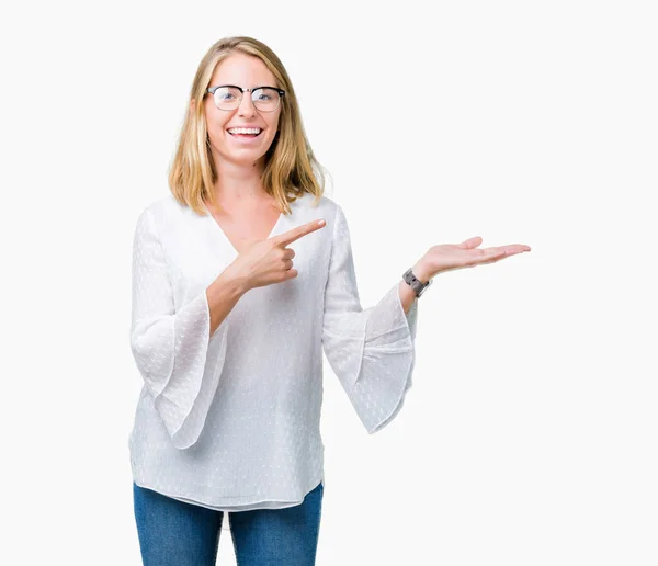 Beautiful Young Woman Wearing Glasses Isolated Background Amazed Smiling Camera — Stock Photo, Image