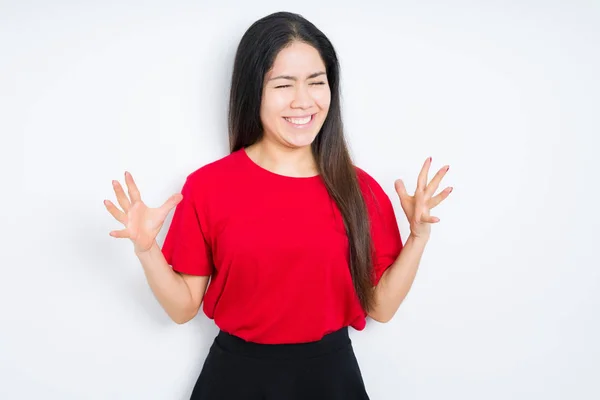 Mooie Brunette Vrouw Dragen Rode Shirt Geïsoleerde Achtergrond Vieren Gek — Stockfoto