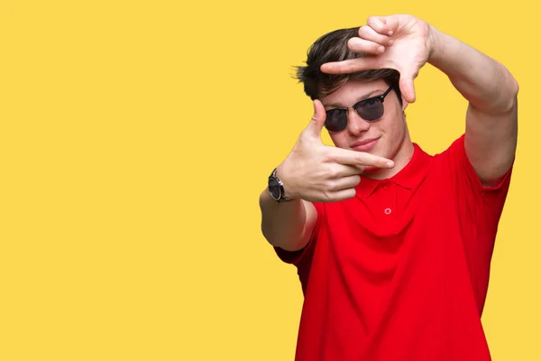 Young Handsome Man Wearing Sunglasses Isolated Background Smiling Making Frame — Stock Photo, Image