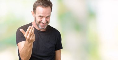 Yakışıklı orta yaş ağarmış komuta sizde izole arka plan üzerinde Beckoning gel burada mutlu ve gülümseyerek el davet ile jest