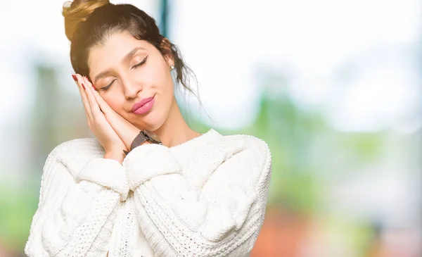 Young Beautiful Woman Wearing Winter Sweater Sleeping Tired Dreaming Posing — Stock Photo, Image