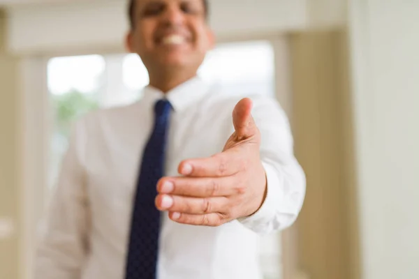 Close up of business man handing hand, meeting concept — Stock Photo, Image
