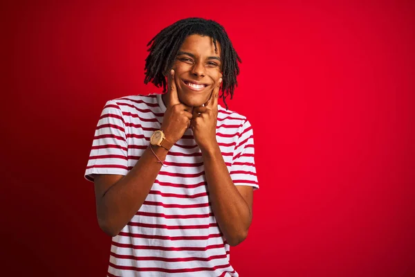 Joven Hombre Afro Con Rastas Vistiendo Camiseta Rayas Pie Sobre —  Fotos de Stock