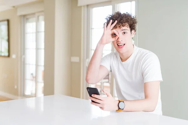Young Man Using Smartphone Home Happy Face Smiling Doing Sign — Stock Photo, Image