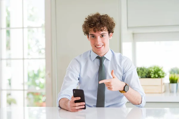 Young Business Man Using Smartphone Office Very Happy Pointing Hand — Stock Photo, Image