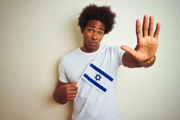 Jovem Afro Americano Segurando Israel Bandeira Israelense Sobre Fundo Branco — Fotografia de Stock