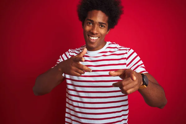 Giovane Uomo Afro Americano Con Capelli Afro Indossa Shirt Righe — Foto Stock