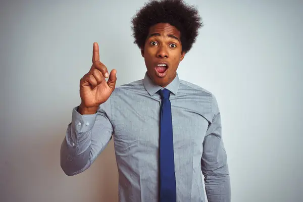 Homem Negócios Americano Com Cabelo Afro Vestindo Camisa Gravata Sobre — Fotografia de Stock