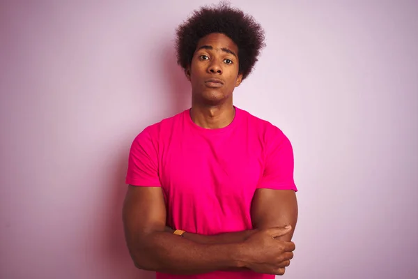 Junger Amerikanischer Mann Mit Afrohaaren Shirt Vor Isoliertem Rosa Hintergrund — Stockfoto