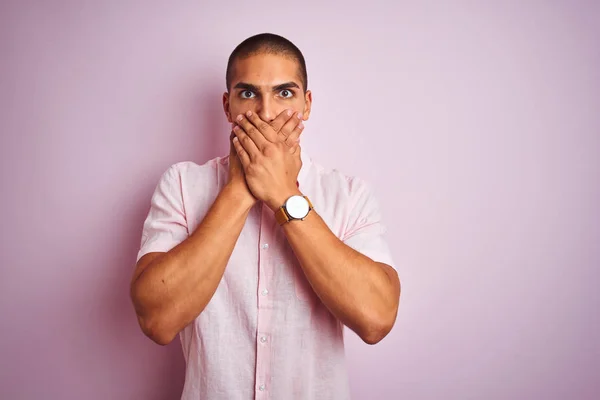 Jonge Knappe Man Het Dragen Van Elegante Shirt Roze Geïsoleerde — Stockfoto