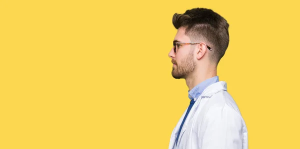 Joven Hombre Científico Guapo Con Gafas Mirando Lado Pose Perfil — Foto de Stock