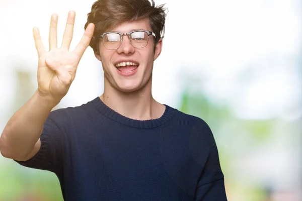 Jovem Homem Bonito Vestindo Óculos Sobre Fundo Isolado Mostrando Apontando — Fotografia de Stock