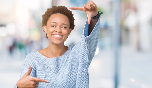 Ung Vacker Afroamerikanska Kvinna Som Bär Tröja Över Isolerade Bakgrund — Stockfoto