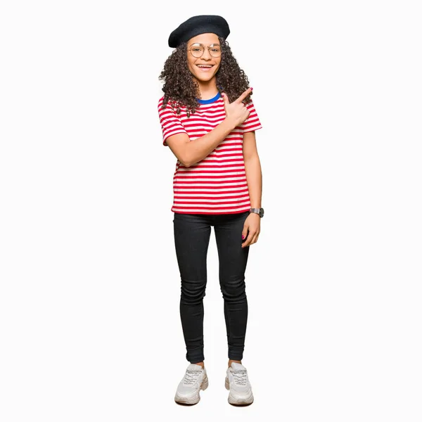 Young Beautiful Woman Curly Hair Wearing Glasses Fashion Beret Cheerful — Stock Photo, Image