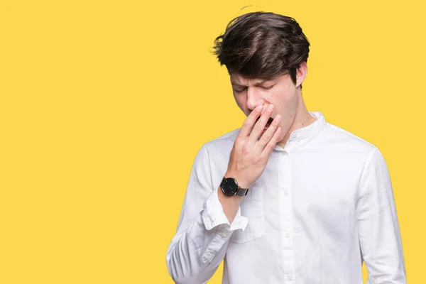 Joven Hombre Negocios Guapo Sobre Fondo Aislado Aburrido Bostezar Cansado —  Fotos de Stock