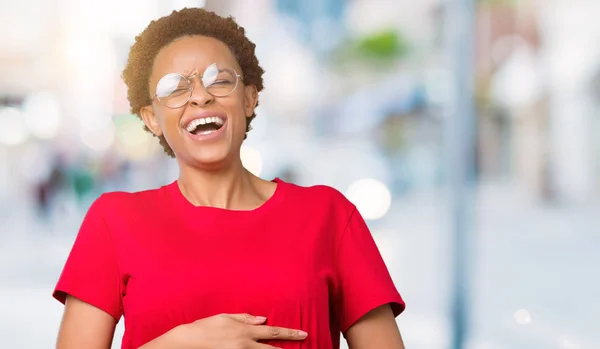 Vackra Unga Afroamerikanska Kvinnan Bär Glasögon Över Isolerade Bakgrund Leende — Stockfoto