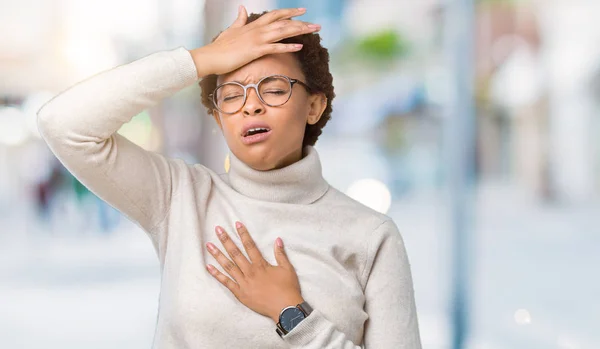 아프리카계 미국인 여자에 안경을 독감과 바이러스 — 스톡 사진