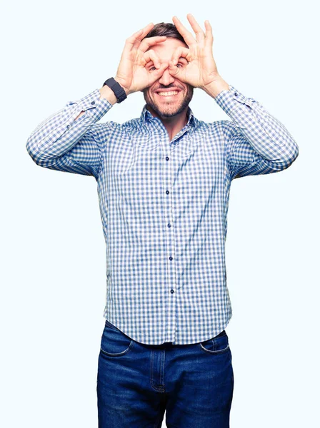 Όμορφος Επιχειρηματικός Άνθρωπος Μπλε Μάτια Κάνει Εντάξει Χειρονομία Όπως Κιάλια — Φωτογραφία Αρχείου