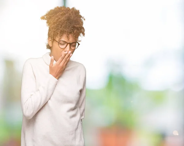 Hermosa Mujer Afroamericana Joven Con Gafas Sobre Fondo Aislado Aburrido — Foto de Stock