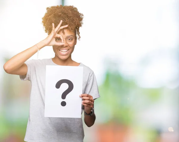 Young African American Woman Holding Paper Question Mark Isolated Background — Stock Photo, Image