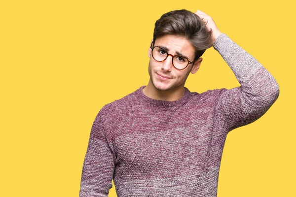Genç Yakışıklı Adam Gözlük Izole Arka Plan Üzerinde Yanıltır Soru — Stok fotoğraf