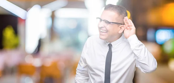 Medioevo Bussines Arabo Uomo Con Gli Occhiali Sfondo Isolato Sorridente — Foto Stock