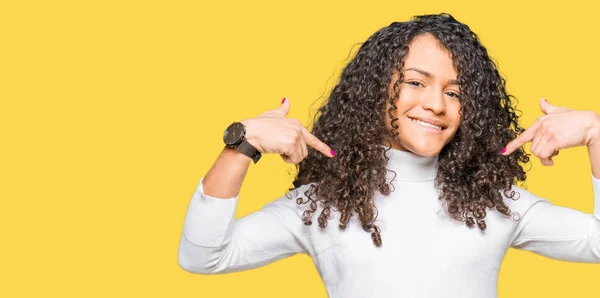 Young Beautiful Woman Curly Hair Wearing Turtleneck Sweater Looking Confident — Stock Photo, Image