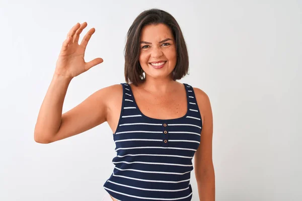 Jonge Mooie Vrouw Dragen Blauw Gestreepte Shirt Staande Geïsoleerde Witte — Stockfoto