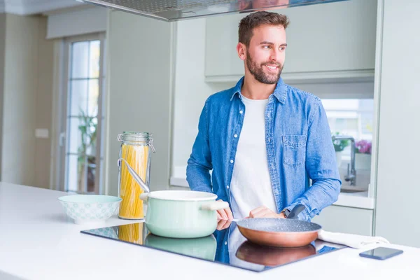 Handsome Man Cooking Italian Spaghetti Pasta Kitchen Looking Away Side — Stock Photo, Image