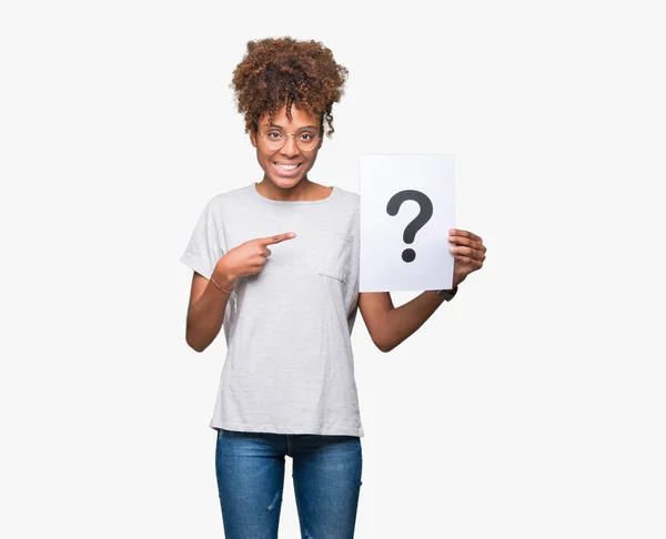 Young African American Woman Holding Paper Question Mark Isolated Background — Stock Photo, Image