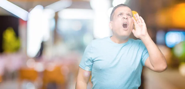 Hombre Árabe Mediana Edad Con Camiseta Azul Sobre Fondo Aislado —  Fotos de Stock