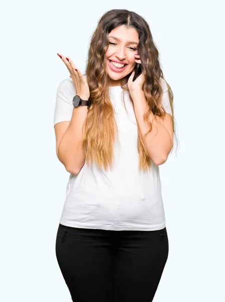 Jovem Mulher Adulta Assumindo Telefone Muito Feliz Animado Expressão Vencedora — Fotografia de Stock