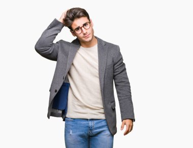 Genç iş adamı gözlük izole arka plan üzerinde yanıltır ve soru hakkında merak ediyorum. Şüphe, kafasına el ile düşünme ile belirsiz. Dalgın kavramı.