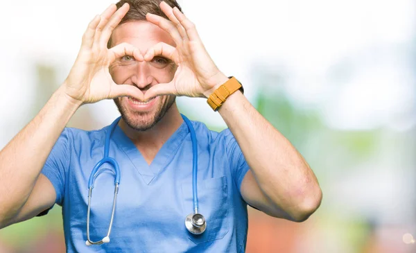 Bonito Médico Homem Vestindo Uniforme Médico Sobre Fundo Isolado Fazendo — Fotografia de Stock