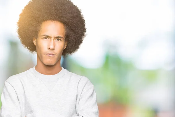 Mladý Američan Afričana Muž Afro Vlasy Nosí Sportovní Mikina Skeptik — Stock fotografie