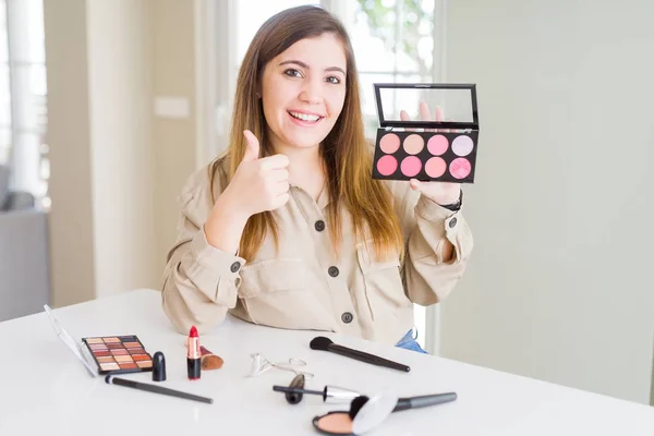 Beautiful Young Woman Using Make Cosmetics Applying Color Palete Happy — Stock Photo, Image